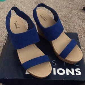 Blue platform shoes